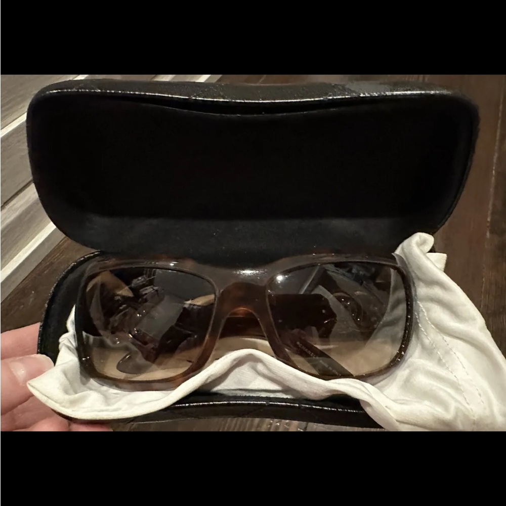 CHANEL tortoise CC sunglasses